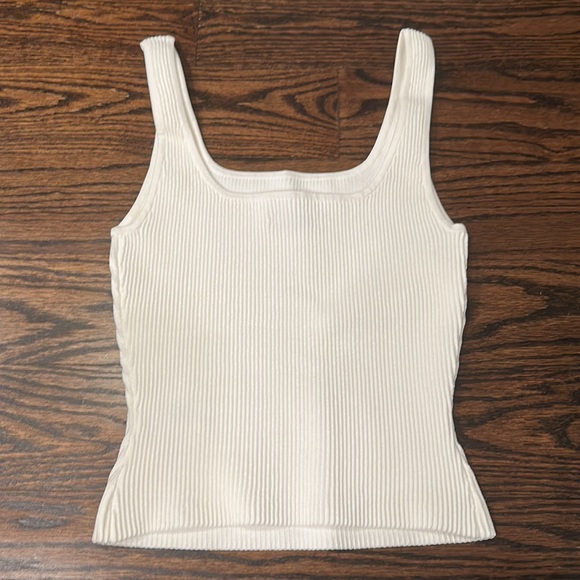 Aritzia tank top - Picture 2 of 3